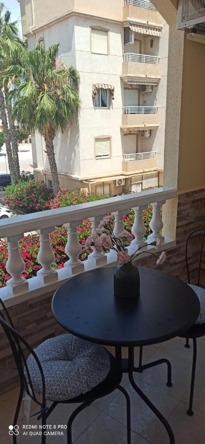 Torrevieja 2 Bedroom Holiday Apartment Екстер'єр фото
