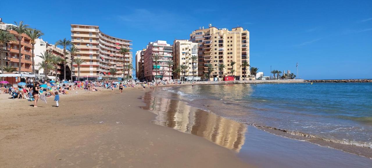 Torrevieja 2 Bedroom Holiday Apartment Екстер'єр фото